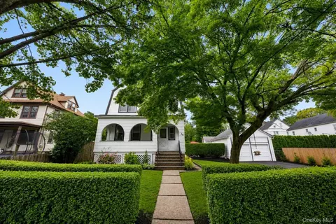 46 Meadow Ln, New Rochelle, NY 10805