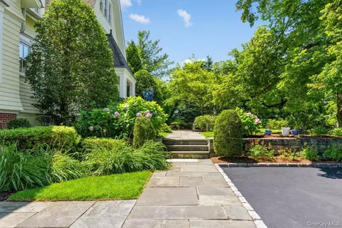 Exterior - 731 Forest Ave, Rye, NY 10580 photo 3 of 7