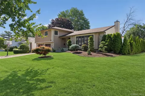 51 Dogwood Rd, North Hempstead, NY 11507