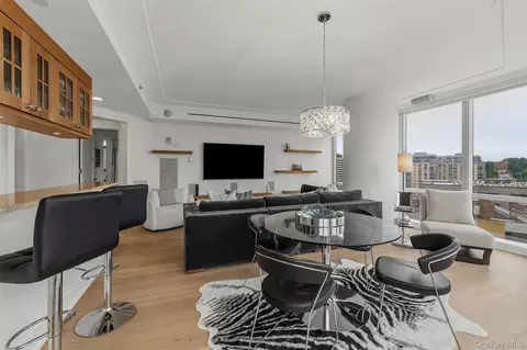 5 Renaissance Sq #9A, White Plains, NY 10601