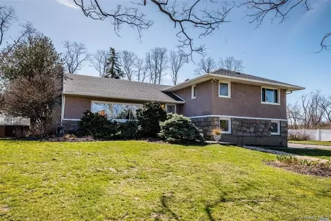 13 Westland Dr, Glen Cove, NY 11542