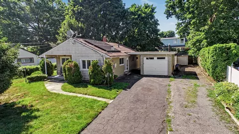 376 County Center Rd, Greenburgh, NY 10603