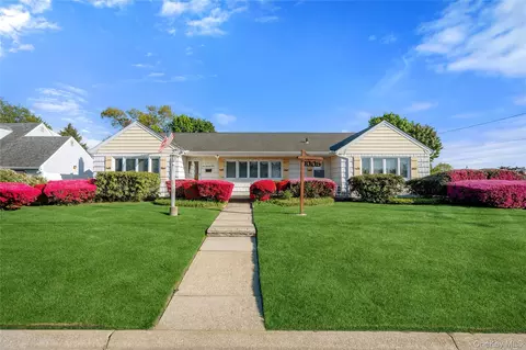 1005 3rd St, West Babylon, NY 11704
