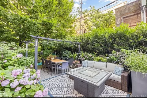 5-49 Borden Ave #2B, Long Island City, NY 11101