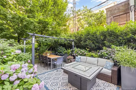5-49 Borden Ave #2B, Long Island City, NY 11101