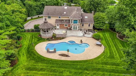 10 Deforest Ct, Clarkstown, NY 10994
