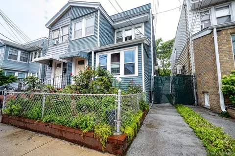 91-50 86th St, New York, NY 11421