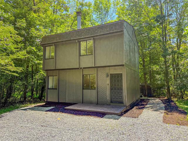 9 Lake Dr, Rockland, NY 12768