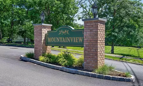 723 Sierra Vista Ln, Clarkstown, NY 10989