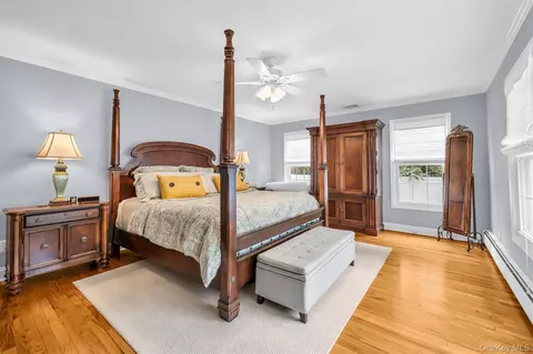 Bedroom - 383 Munsell Rd, Brookhaven, NY 11772 photo 2 of 8