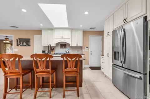 Kitchen - 383 Munsell Rd, Brookhaven, NY 11772 photo 1 of 4
