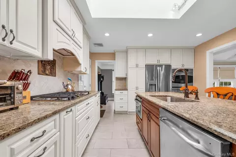 Kitchen - 383 Munsell Rd, Brookhaven, NY 11772 photo 4 of 4