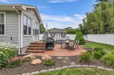 Exterior - 383 Munsell Rd, Brookhaven, NY 11772 photo 3 of 5