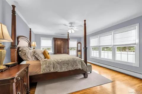 Bedroom - 383 Munsell Rd, Brookhaven, NY 11772 photo 1 of 8