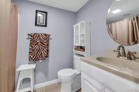 Bath - 383 Munsell Rd, Brookhaven, NY 11772 photo 5 of 5