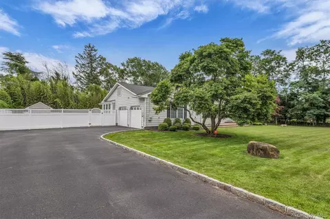 Exterior - 383 Munsell Rd, Brookhaven, NY 11772 photo 2 of 5