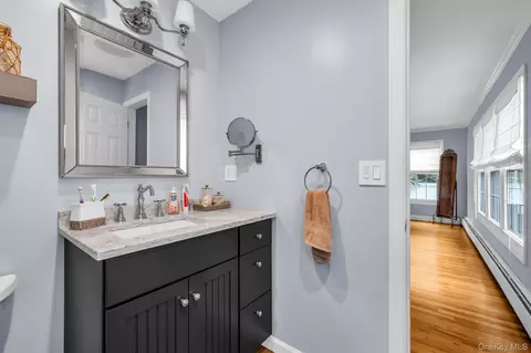 Bath - 383 Munsell Rd, Brookhaven, NY 11772 photo 2 of 5
