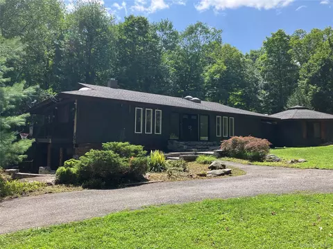 46 Mac Farlane Rd, Wappinger, NY 12590