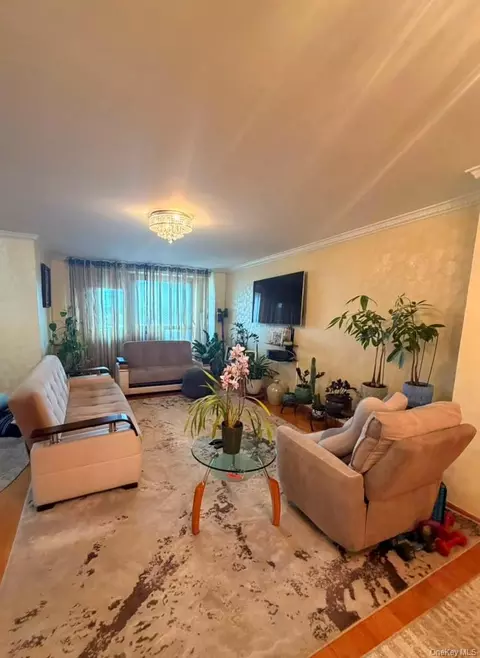 61-35 98th St #10D, Rego Park, NY 11374