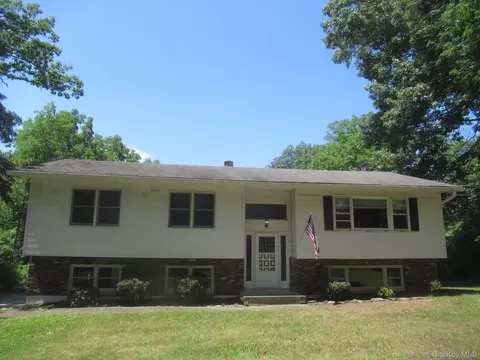 17 Jack And Jill Rd, Beekman, NY 12570