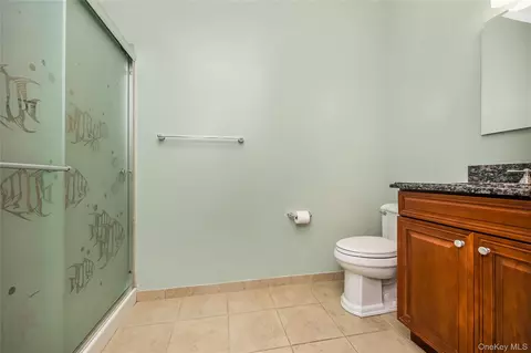 Bath - 149 Maya Cir, Central Islip, NY 11722 photo 2 of 3