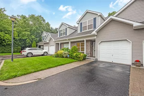 Exterior - 149 Maya Cir, Central Islip, NY 11722 photo 4 of 7