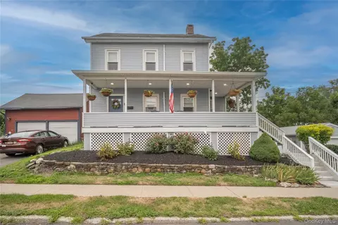 40 Prospect St, Wappinger, NY 12590