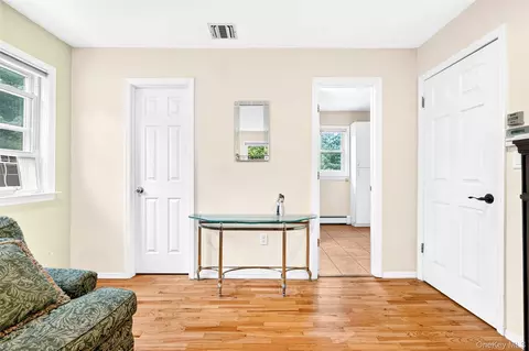Entry Way - 14 Bubenko Dr, Garnerville, NY 10923 photo 5 of 7
