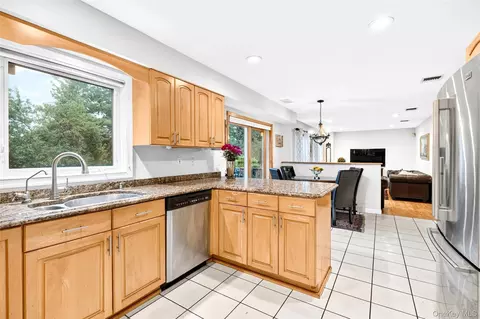 Kitchen - 14 Bubenko Dr, Garnerville, NY 10923 photo 3 of 4