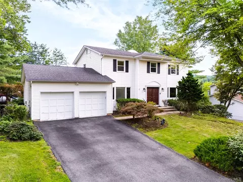 Exterior - 14 Bubenko Dr, Garnerville, NY 10923 photo 3 of 8