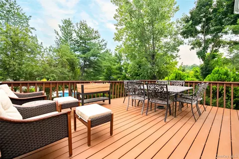 Exterior - 14 Bubenko Dr, Garnerville, NY 10923 photo 5 of 8