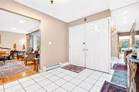 Entry Way - 14 Bubenko Dr, Garnerville, NY 10923 photo 3 of 7