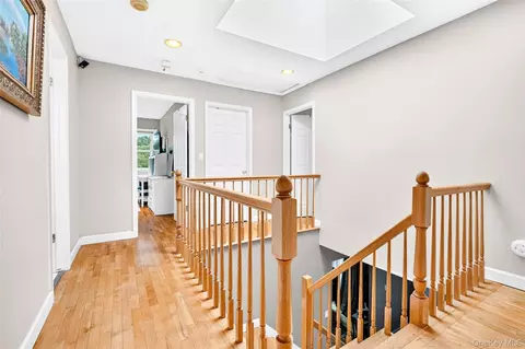 Entry Way - 14 Bubenko Dr, Garnerville, NY 10923 photo 4 of 7