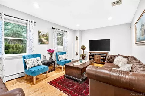 Living - 14 Bubenko Dr, Garnerville, NY 10923 photo 4 of 5