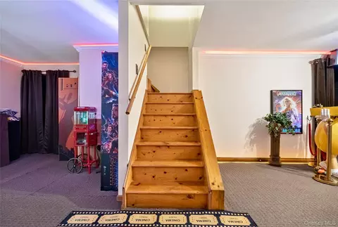 Entry Way - 14 Bubenko Dr, Garnerville, NY 10923 photo 6 of 7