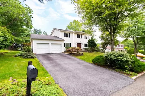 Exterior - 14 Bubenko Dr, Garnerville, NY 10923 photo 4 of 8