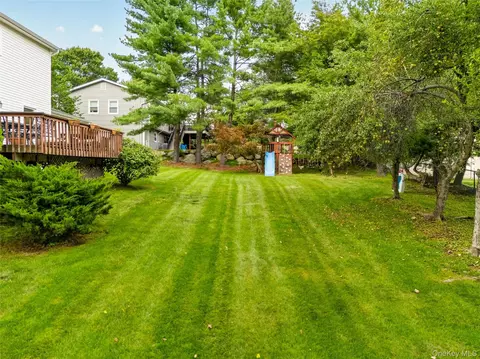 Exterior - 14 Bubenko Dr, Garnerville, NY 10923 photo 8 of 8