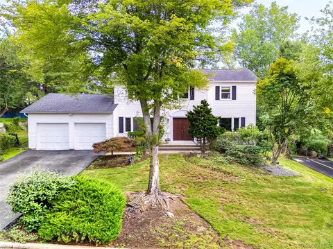 14 Bubenko Dr, Garnerville, NY 10923