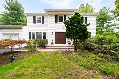 Exterior - 14 Bubenko Dr, Garnerville, NY 10923 photo 2 of 8
