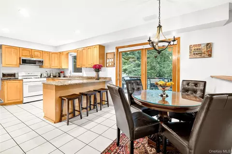 Dining - 14 Bubenko Dr, Garnerville, NY 10923 photo 3 of 4
