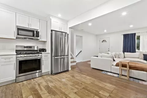 Entry Way - 47 Riverview Dr, Fishkill, NY 12524 photo 1 of 2