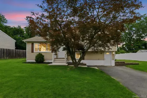 Exterior - 47 Riverview Dr, Fishkill, NY 12524 photo 2 of 8