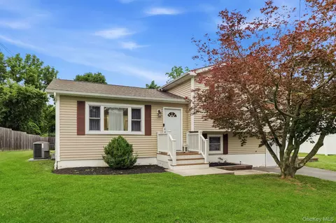 Exterior - 47 Riverview Dr, Fishkill, NY 12524 photo 4 of 8