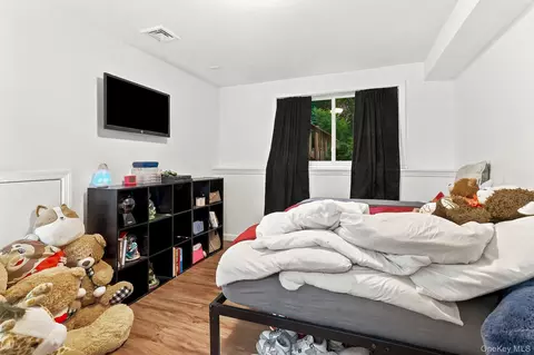 Bedroom - 47 Riverview Dr, Fishkill, NY 12524 photo 6 of 6