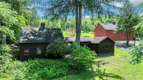 490 Peekskill Hollow Rd, Putnam Valley, NY 10579