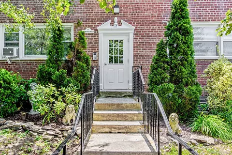 17 Leewood Cir #6R, Eastchester, NY 10709