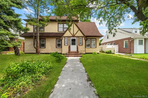 116 Meadowbrook Rd, Hempstead, NY 11550