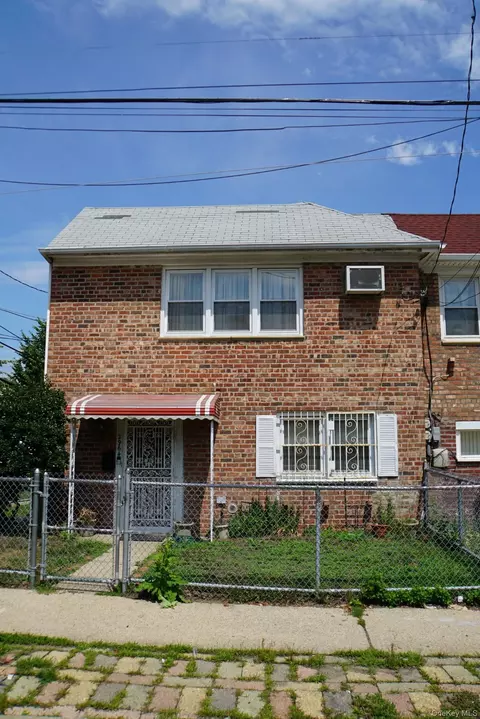 29-64 Ocean Crest Blvd, Far Rockaway, NY 11691