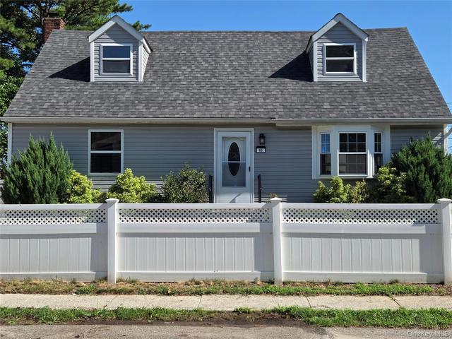 85 Schleigel Blvd, Farmingdale, NY 11735