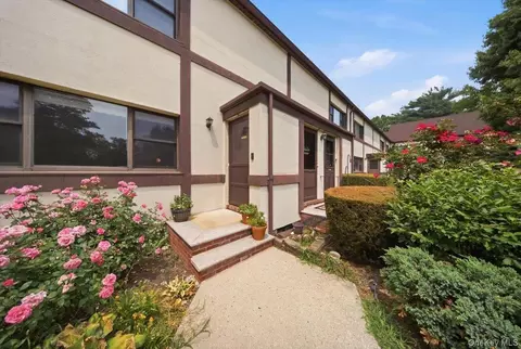 107 15th St #F1, Garden City, NY 11530